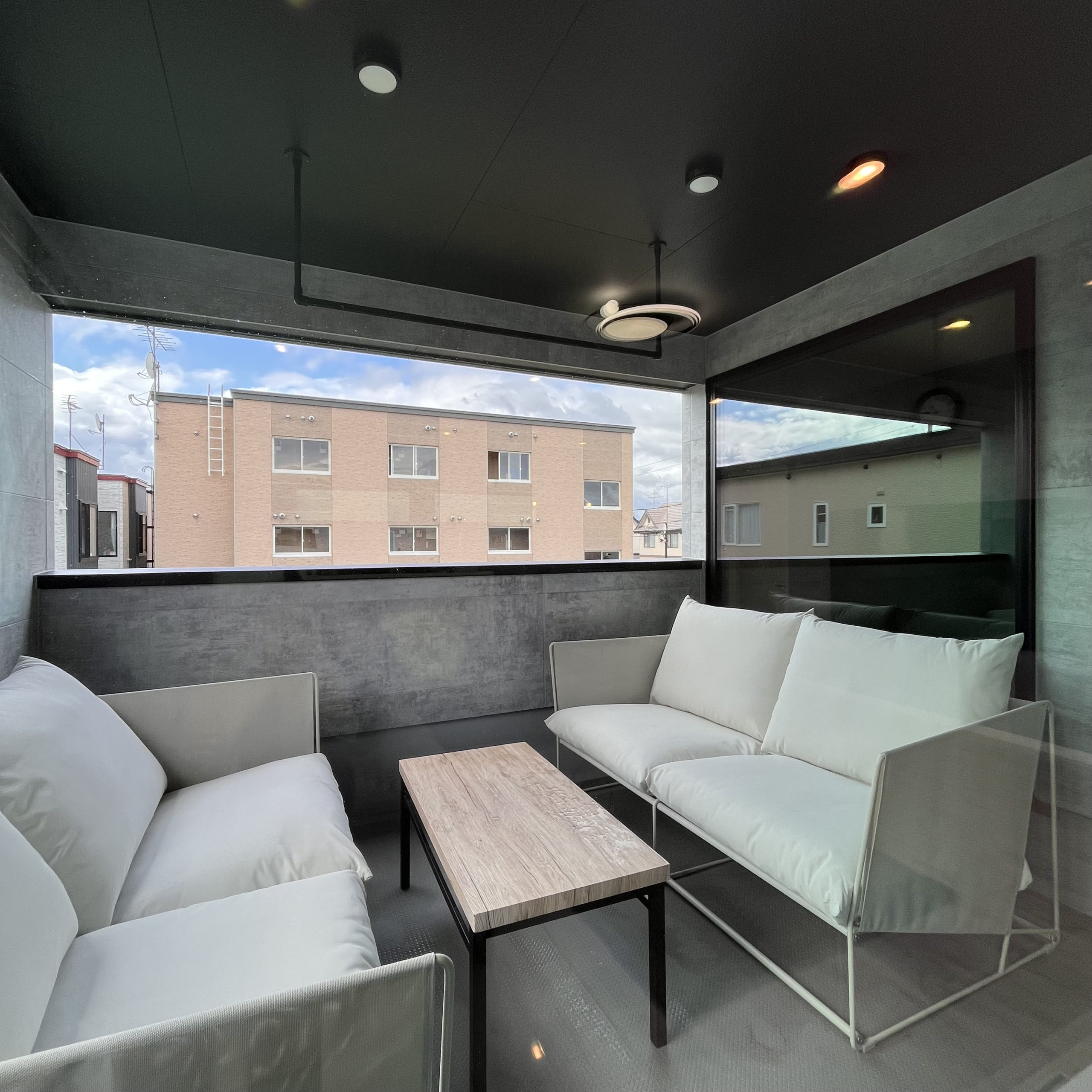 エステサロン併用住宅　インナーバルコニーのあるお家