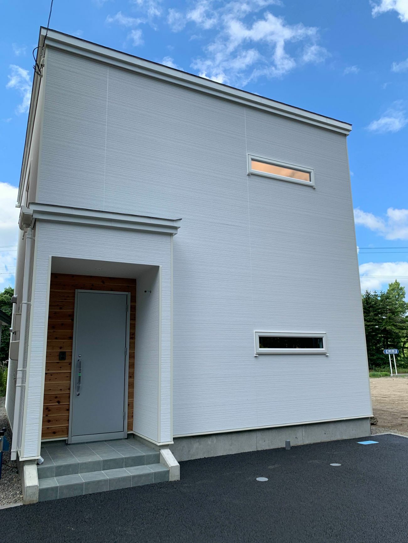 千歳市長都駅前に白を基調としたモデルハウス（建売住宅）誕生！