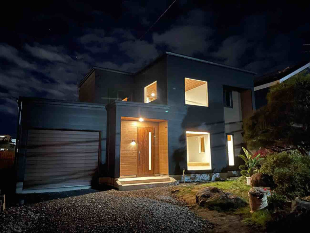 札幌市　Ｍ様邸『空間一つ一つに拘った重厚感のある憧れのガレージ付きのお家』です