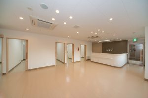 学園都市線「新川駅」降りてすぐの好立地にメディカルビルが堂々完成。