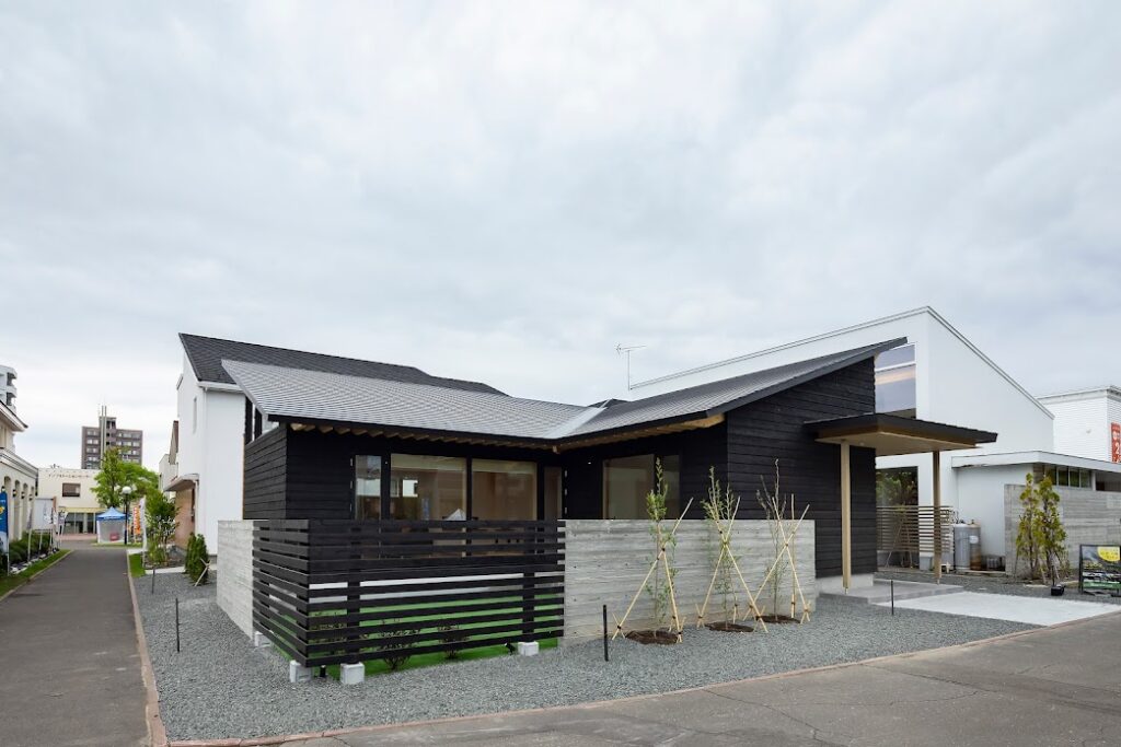 グッドデザイン賞を受賞した一級建築士がデザインした和モダンな平屋
