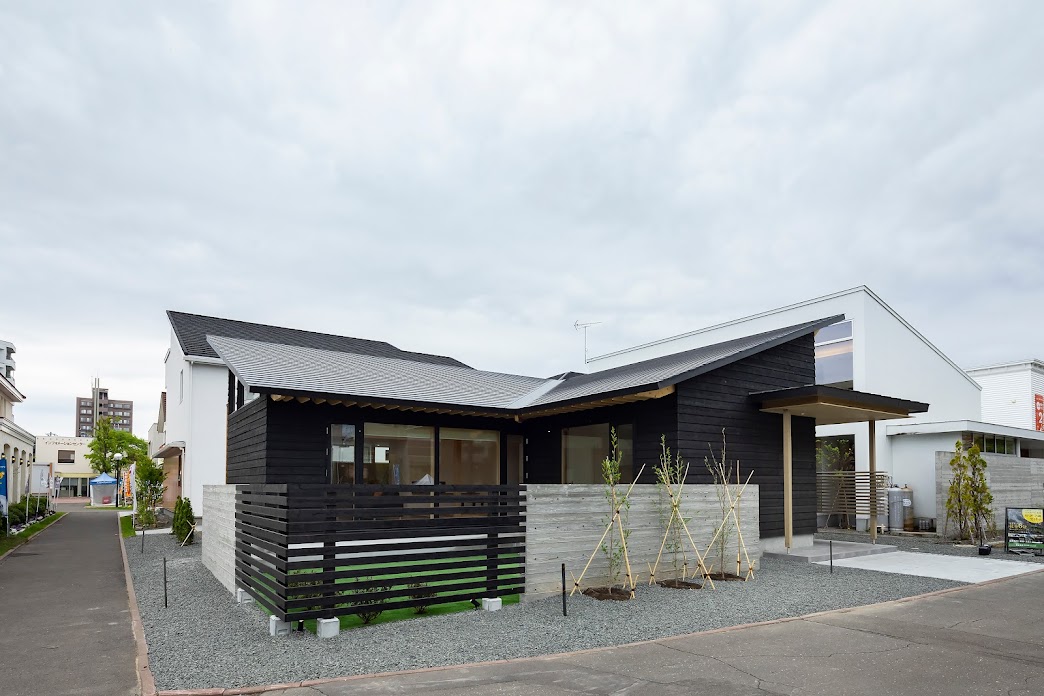 グッドデザイン賞を受賞した一級建築士がデザインした和モダンな平屋