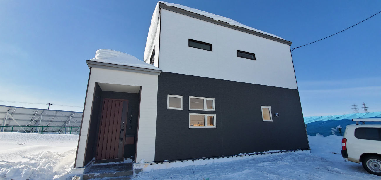 江別市　S様邸『こだわりの間接照明と壁紙が特徴のお家』です(^^)/