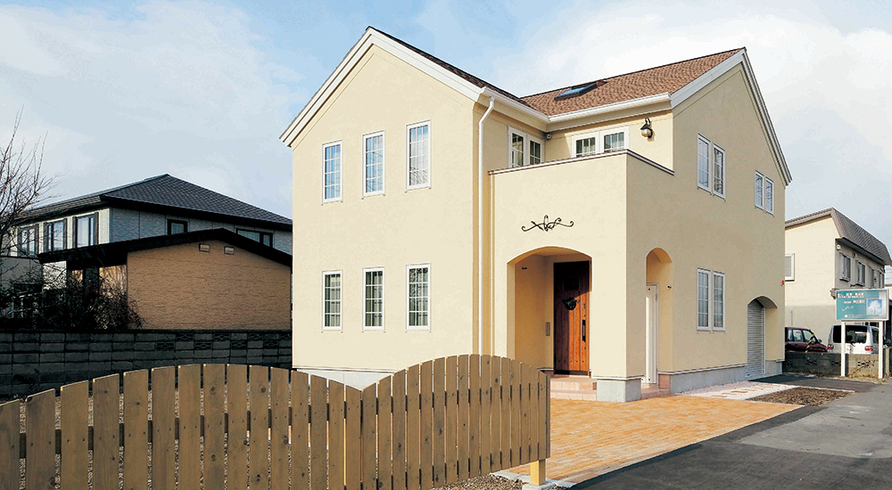 「そこここに、家族の気配が満ちる ２階リビングの家」